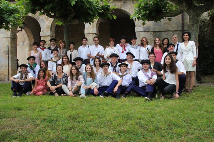 Jaietako egun handia ospatzen ari dira Asteasun 38 1467203693015