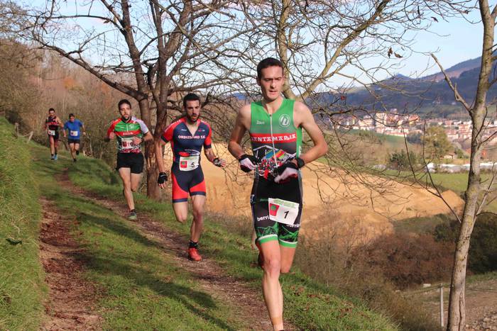 Alexander Ordeñana eta Zuriñ 5 1543079262388