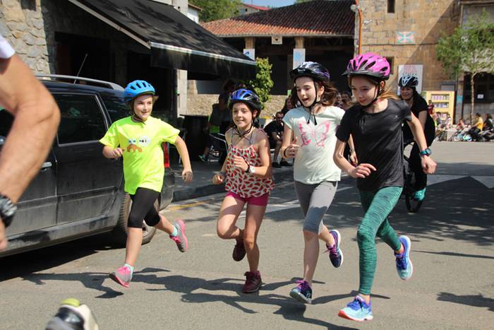 Bizikletan eta korrika ibili 18 1526819683507