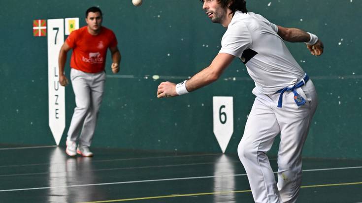 Santio jaien bidean, pilota izaten ari da protagonista