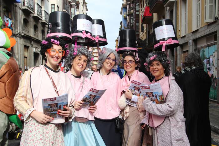 Ezbehar larririk ez, eguraldiak baldintzatutako inauterietan