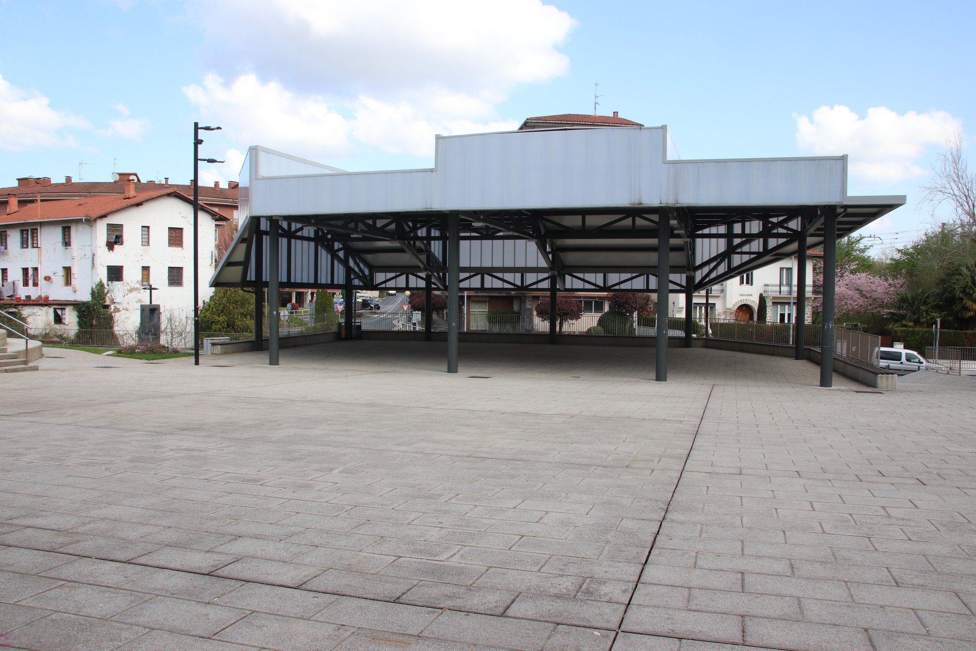 Zizurkilgo Udalaren mezua, Joxe Arregi plaza inguruko parranden aurrean