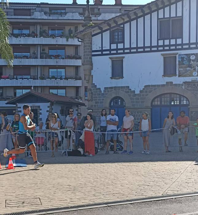 Triatloi taldeko emakumezkoa 10 1663169277900