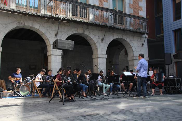 Kantatzen ez duenak, zorioni 1 1495897160948