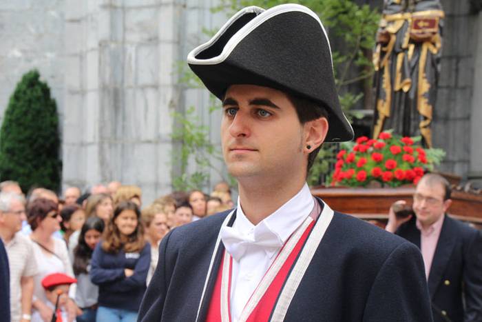 Santuek eta dantzariek poztu 37 1498312380369