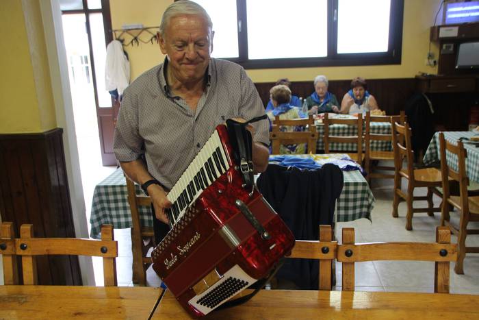 Zapiak jantzita hasi dituzte festak 5 1473349424423