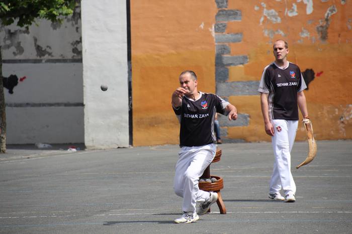 Behar Zana 70. urteurrena errebotea 44 1465127734761