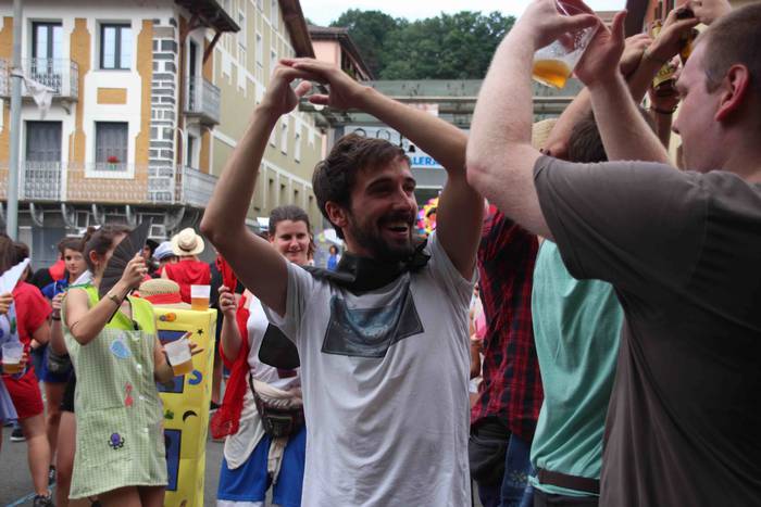 Norberak bere bazkaria, eta  41 1532631164085