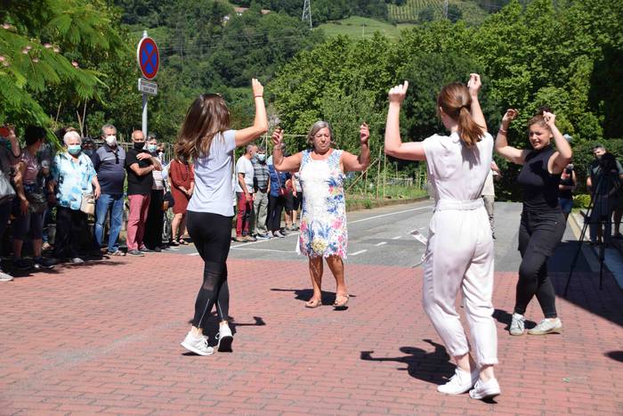 Zerbitzu publikoen aldeko mo 17 1593257980613