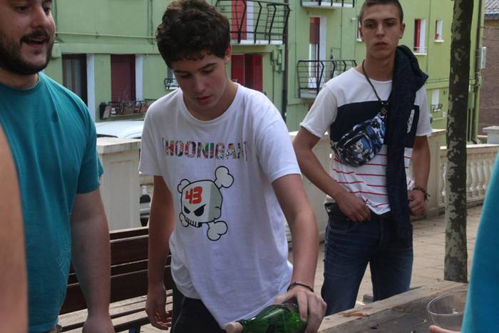 Sagardoz lagunduta jarraitu  12 1504375625101