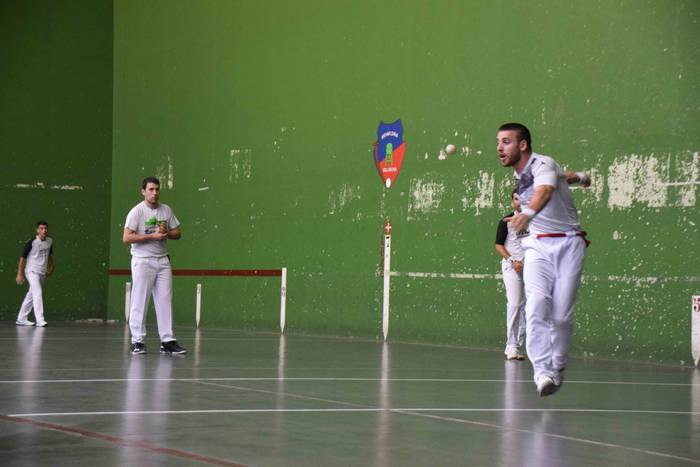 Eskuz Binakako Santio Txapel 18 1627541730564