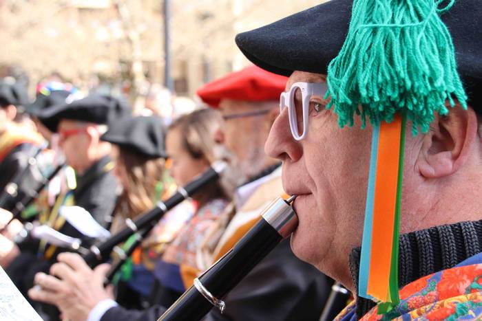 Ozen entzun dira txistularie 96 1551449385142