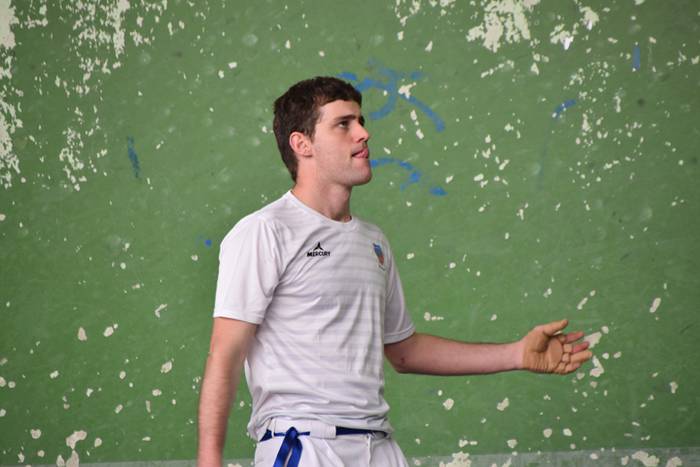 Giro onean ari da ospatzen B 17 1527960717980