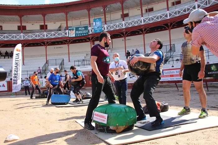 Izetatarrek jantzi dute txap 1 1624130512077