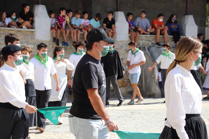 Berriro ere elkarri eskutik  78 1632576984622