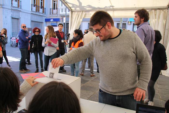 Aurpegi ezagunak bozka emate 50 1489931307697