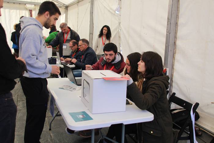 Aurpegi ezagunak bozka emate 14 1489931113474