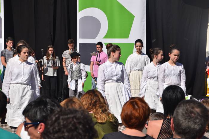 Dantzari txikiak, goizeko pr 103 1491667009609