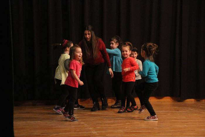 Sutarri haurren dantza taile 3 1521831041470