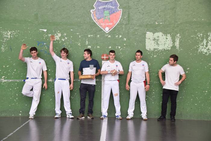 Giro onean ari da ospatzen B 1 1527960626239