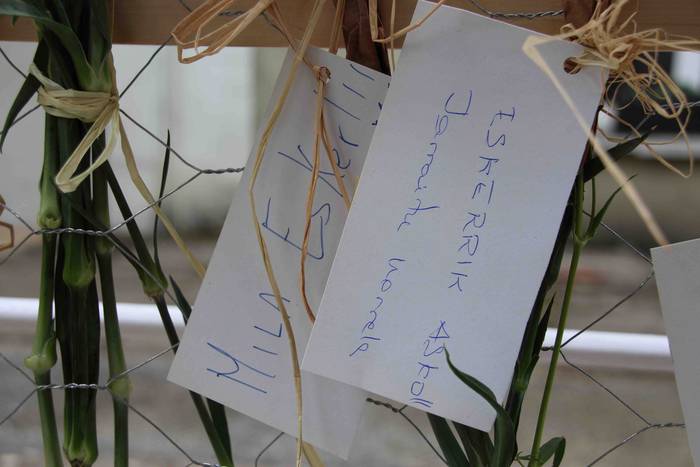 Esker hitzak, loreekin 8 1592050816928