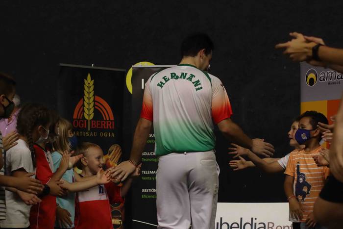 Txapelak jantzi dituzte Amez 27 1632682649431