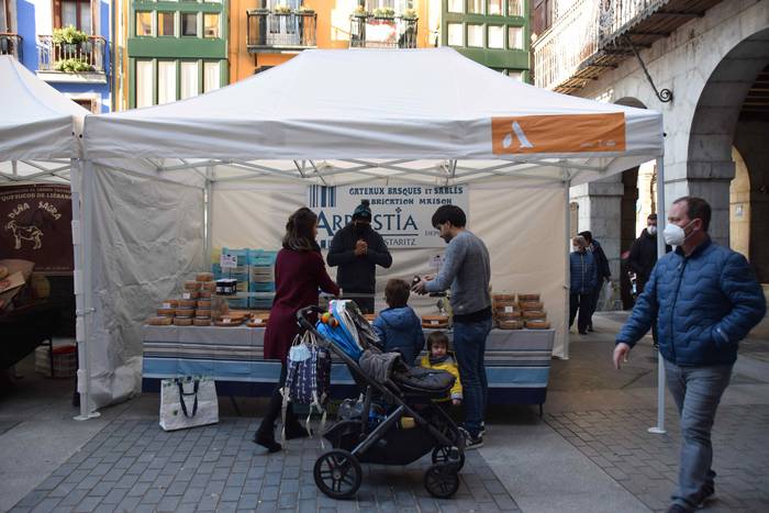 Gabonen atariko azoka, berez 20 1639838646052