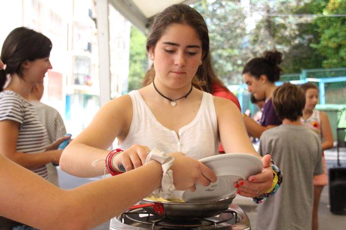 Haurrak beren dohaiak erakusten 14 1469532203309