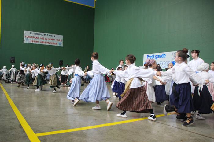 Txikienen oinak dantzan, fes 15 1527423329398