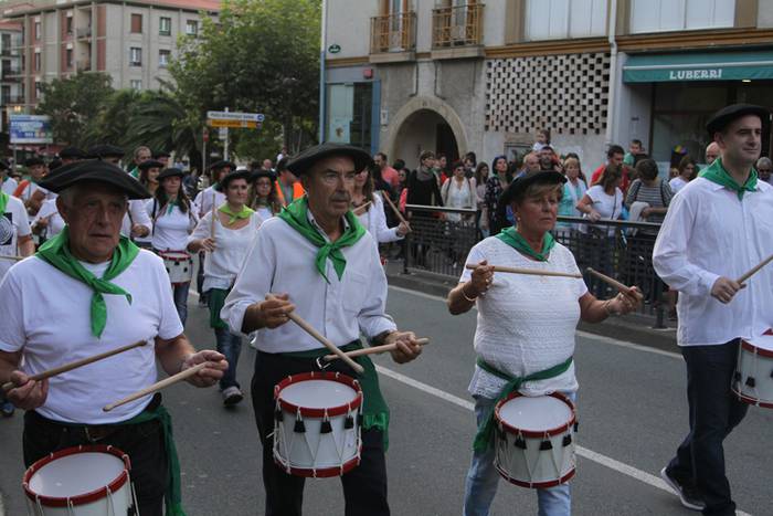 Irurako odol emaileek bota dute txupinazoa 13 1474654429948