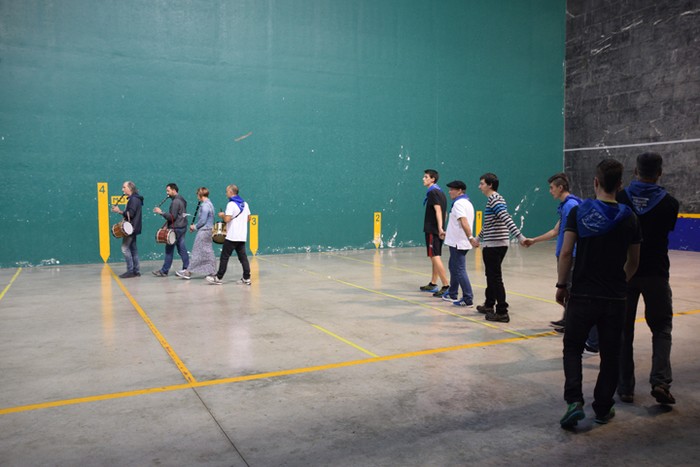 Dantzaren sokak lotuta - 7