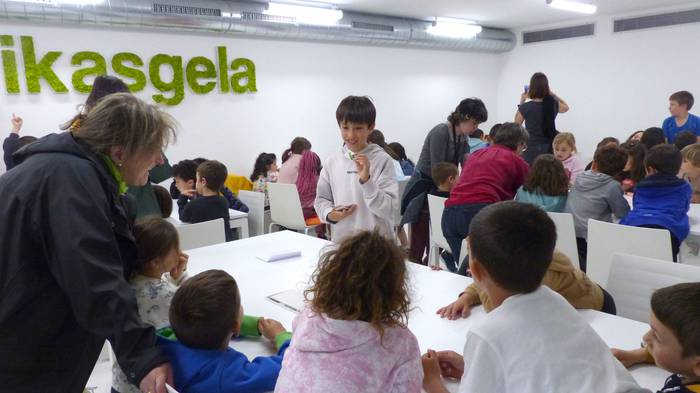 Ipuin solidarioak kontatu di 8 1653644351825