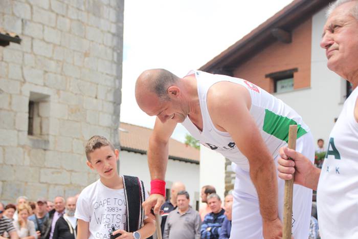 Abaltzisketa San Joan festak aizkora 19 1466947532501