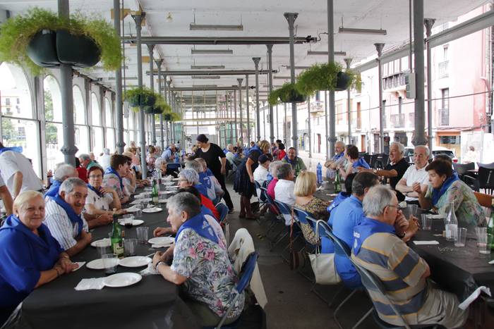 Helduen eguna San Joan jaiak 11 1655997468102