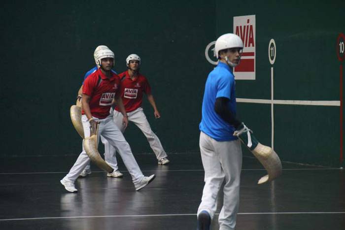 ZESTA PUNTA ELOLAREN OROIMEN 47 1512735529442