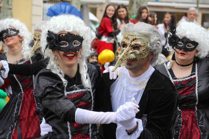 Veneziatik Jamaikaraino, Aut 1 1551717711462