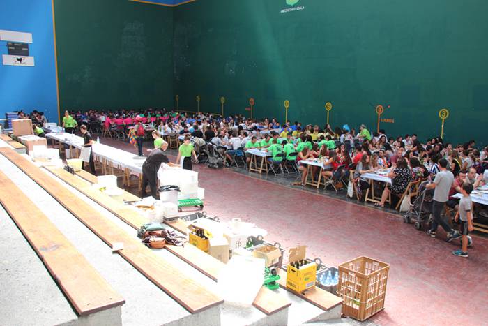 Lagunartean elkartzeko aitza 15 1503669149825