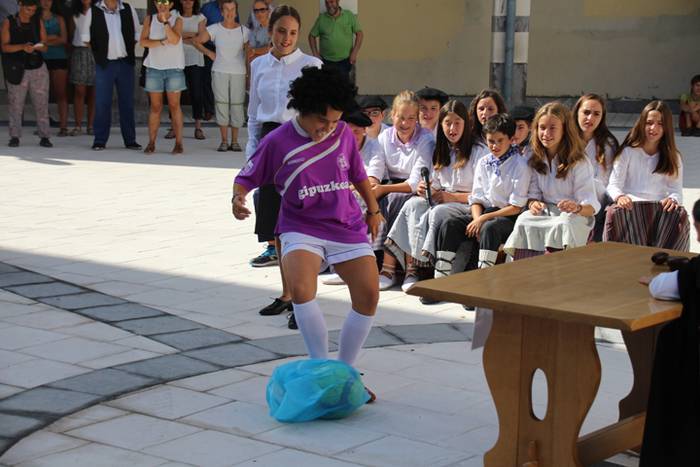 Antzezten ere fin ibili dira 22 1472209503570