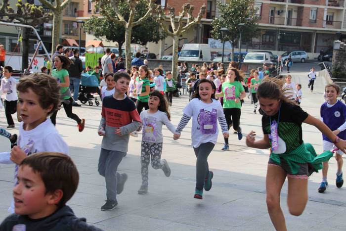 Txikienek eman diote hauspoa 19 1555155533120