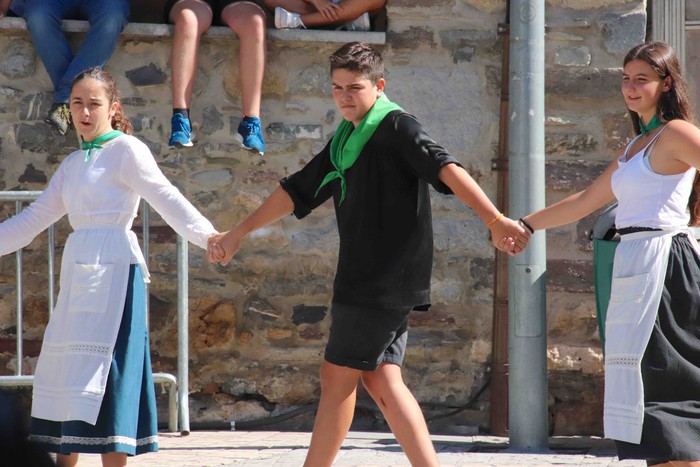 46 gaztek parte hartu dute Irurako Dantza-Sokan - 28