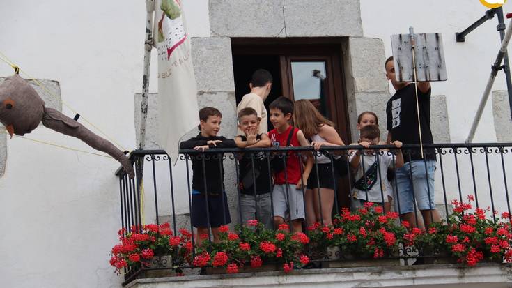 Txalburua igotzearekin batera hasi da festa