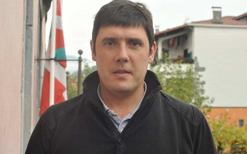 «Bosgarren edukiontzia da adostasunerako oinarria»