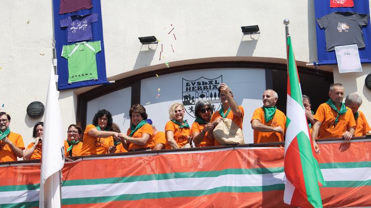 Kartel lehiaketa deitu dute herriko jaietako egitaraurako