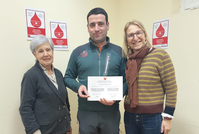 Jende gaztea animatu dute odola ematera