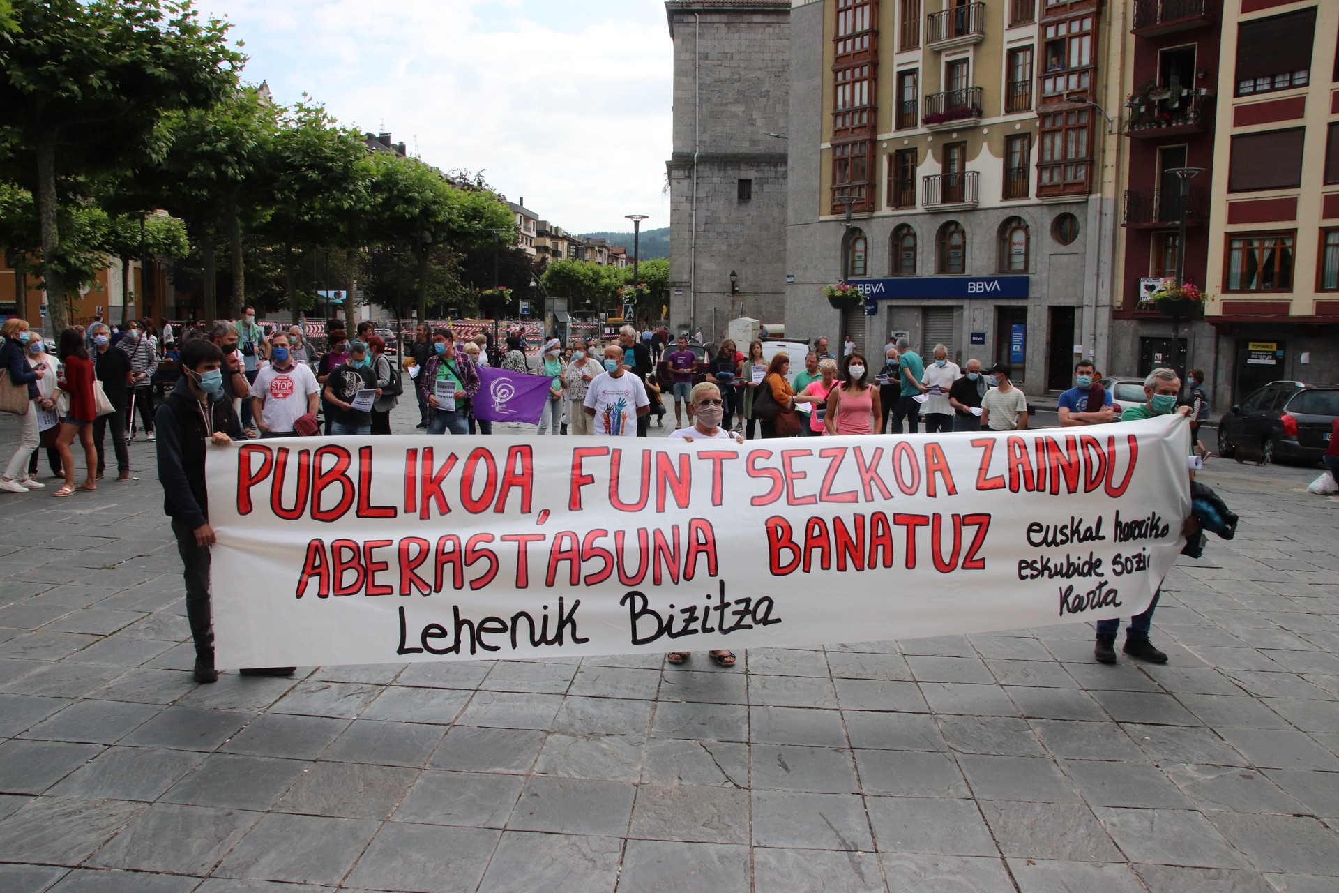 Aberastasunaren banaketa eta sektore publikoa indartzea eskatu dute