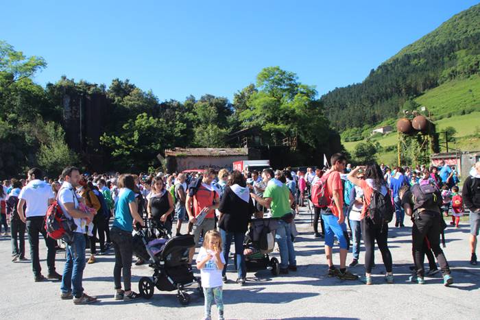 Eskuak batuta, desio bakarre 6 1528640484816