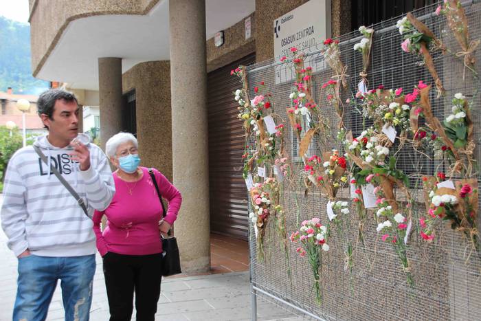 Esker hitzak, loreekin 24 1592050827736