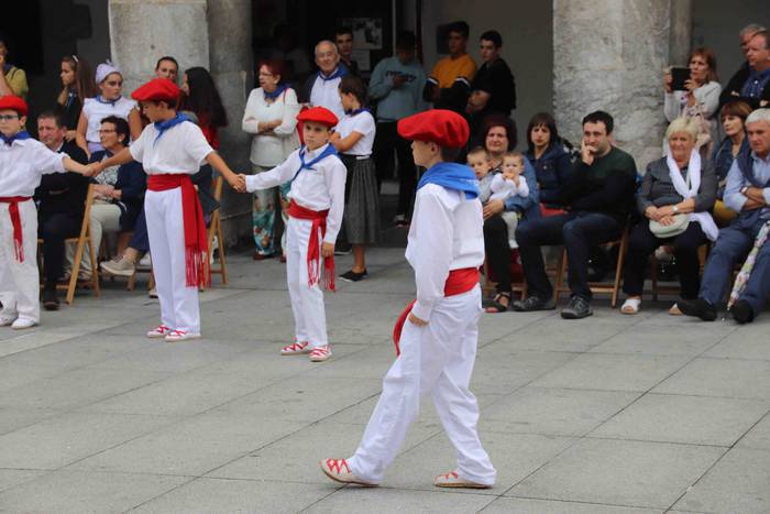 Dantzak, txistuak eta trikit 67 1565549110732