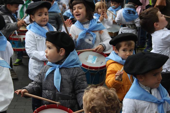 Larramendi auzoko danborrada 11 1540643452915