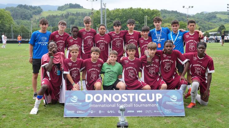 Intxurreko infantil mutilak bigarren, Donosti Cup-en